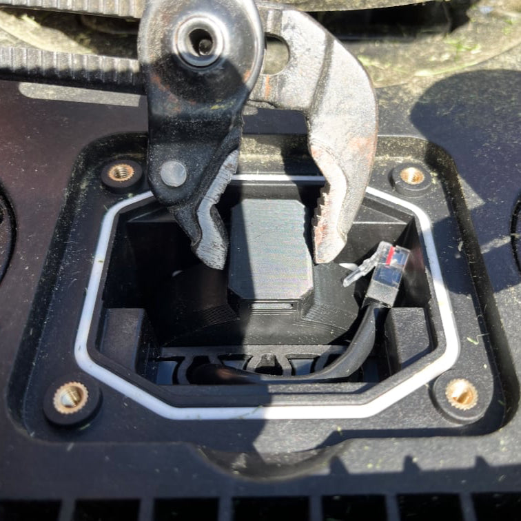 Segway Navimow i-series AirTag holder